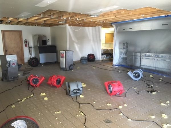 Drying out after a pipe burst in the ceiling - Mineral Wells TX (1)
